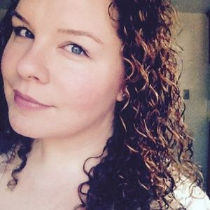 Meet your Posher, Leanna